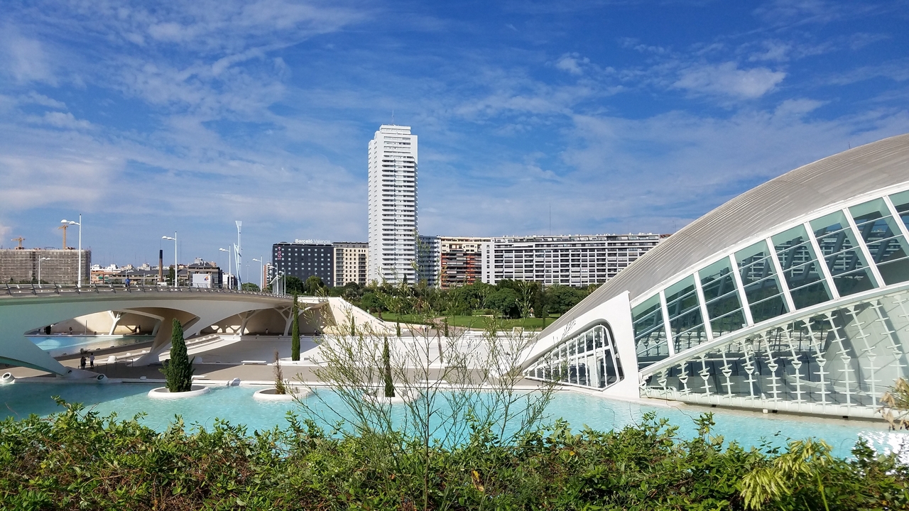 Architecture moderne avec une piscine à Valence.
