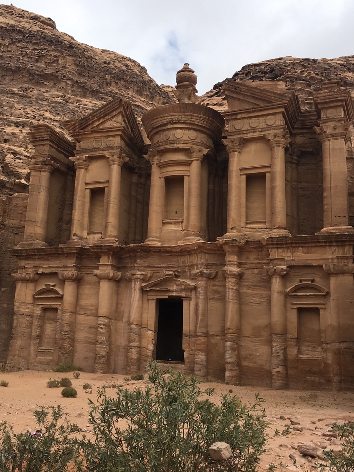 Façade du monastère à Pétra.