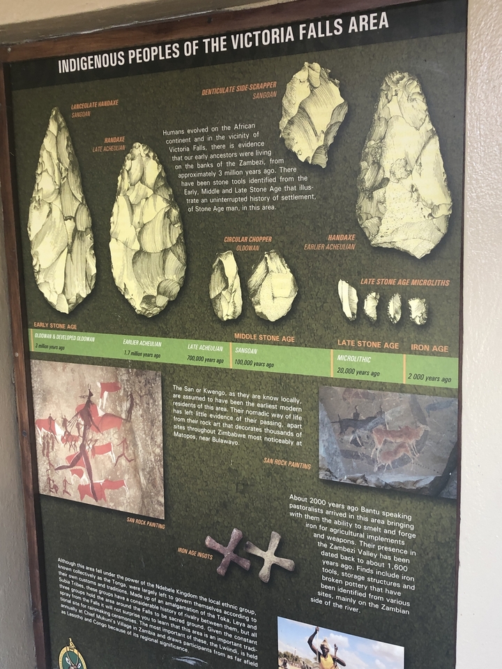 Présentation informative sur les outils et artefacts de l'âge de pierre.