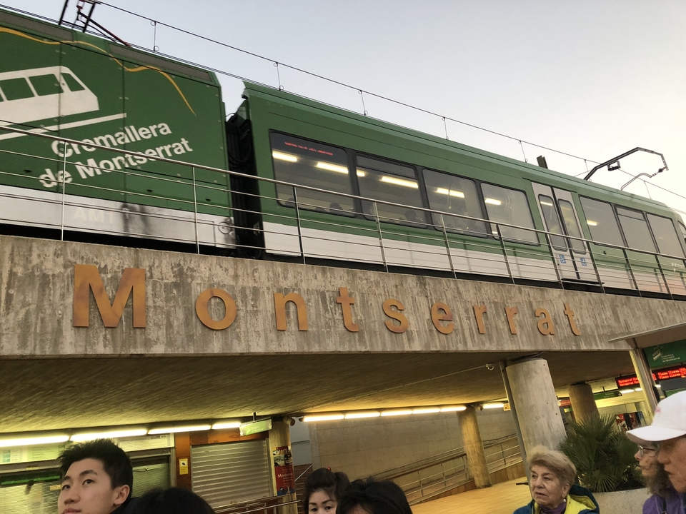 Train en gare de Montserrat.