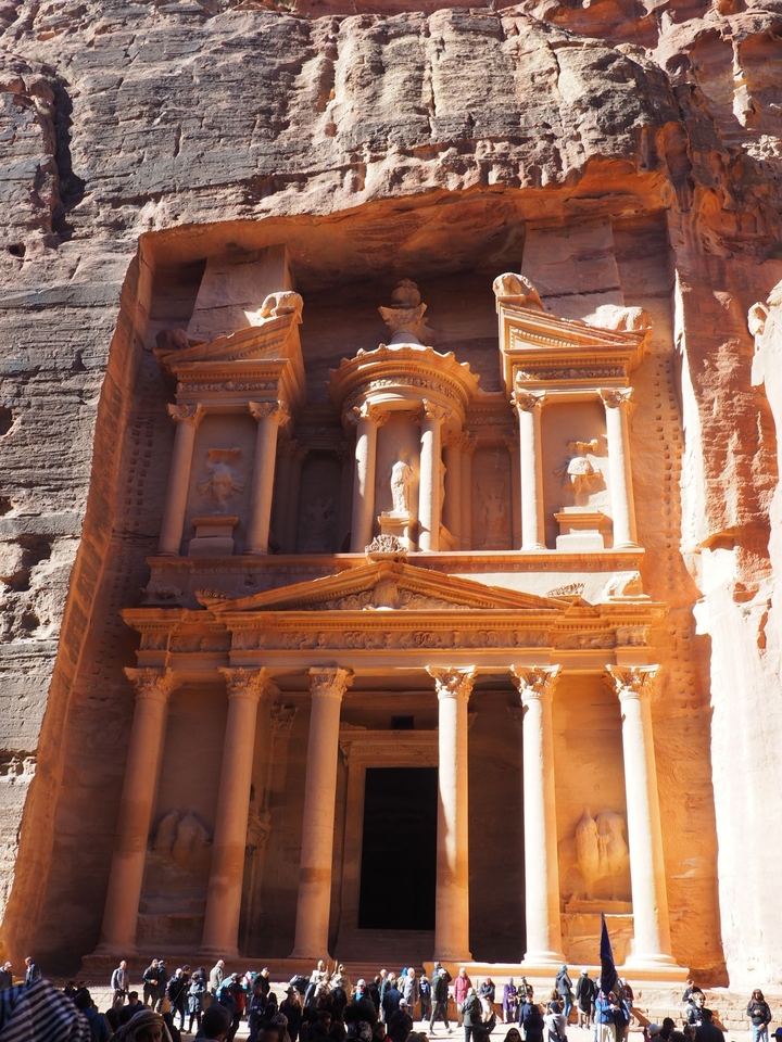 Le Trésor de Pétra sculpté dans la paroi rocheuse.
