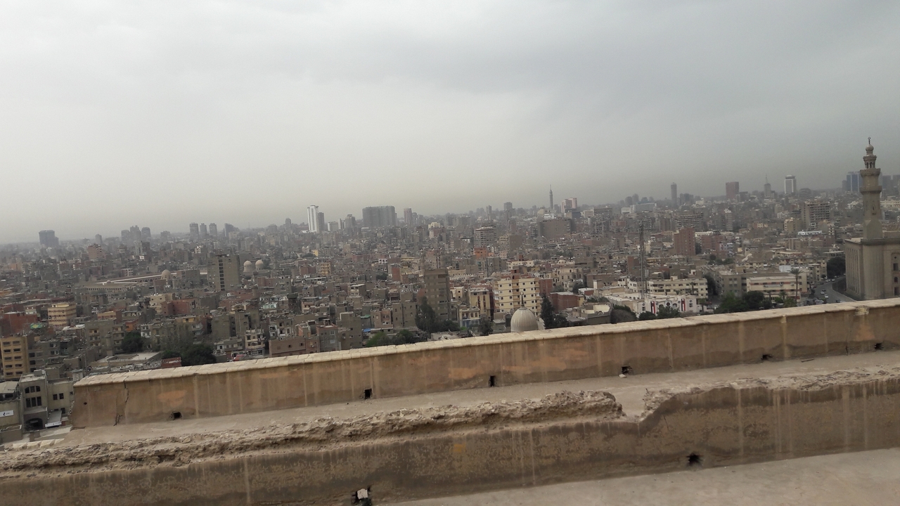 Vue panoramique d'un paysage urbain avec de nombreux bâtiments.