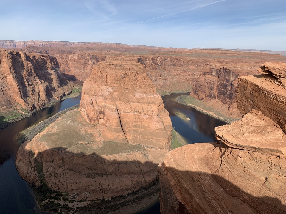 Vue panoramique de Horseshoe Bend avec une rivière.
