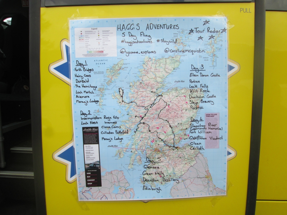 Carte avec itinéraires surlignés et annotations.