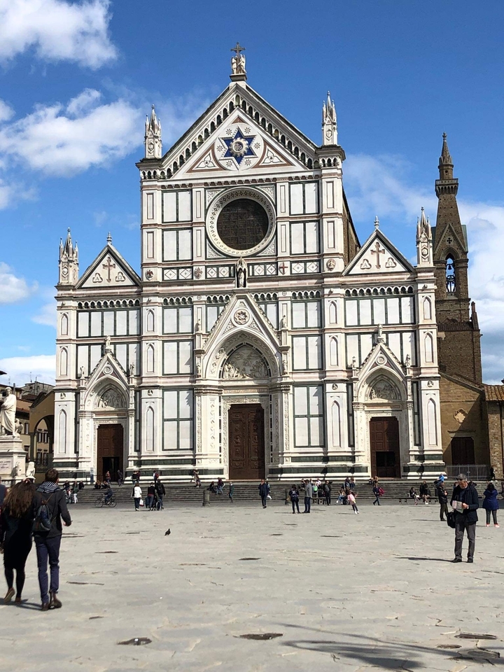 Façade de la Basilique Santa Croce à Florence.