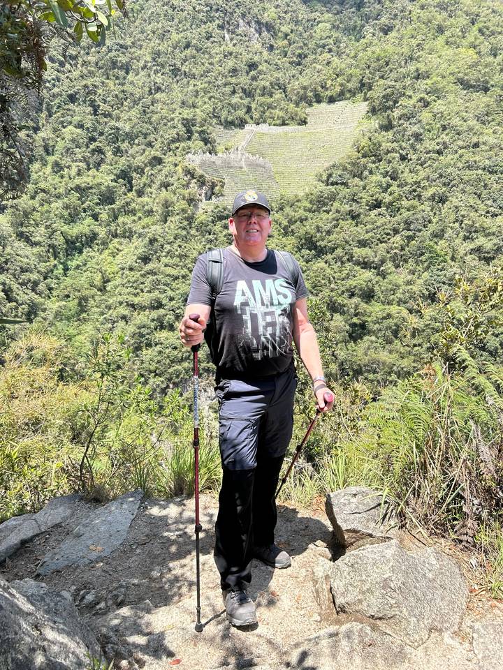 Here's the German translation:
**Mann wandert in einem Wald.**
(Literally: "Man hikes in a forest")
Alternative translations could be:
- "Ein Mann wandert in einem Wald" (A man hikes in a forest)
- "Mann beim Wandern im Wald" (Man hiking in the forest)