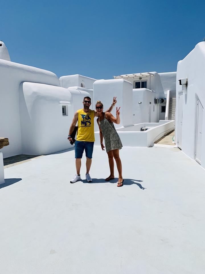 Couple posing in narrow whitewashed street