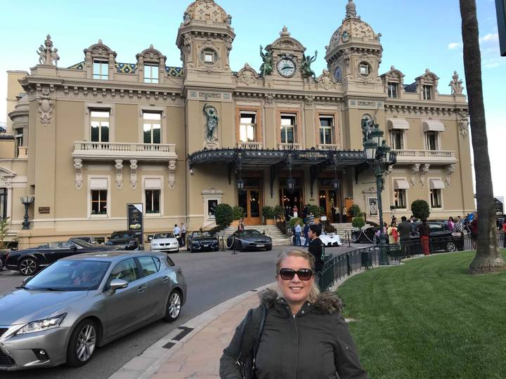 Person standing in front of the Monte Carlo Casino.