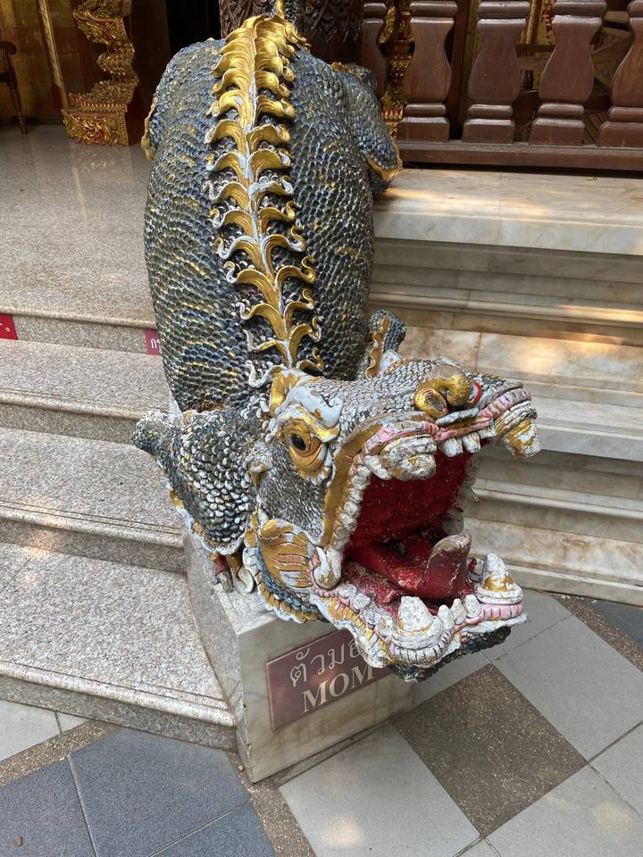 Statue décorative exposée.