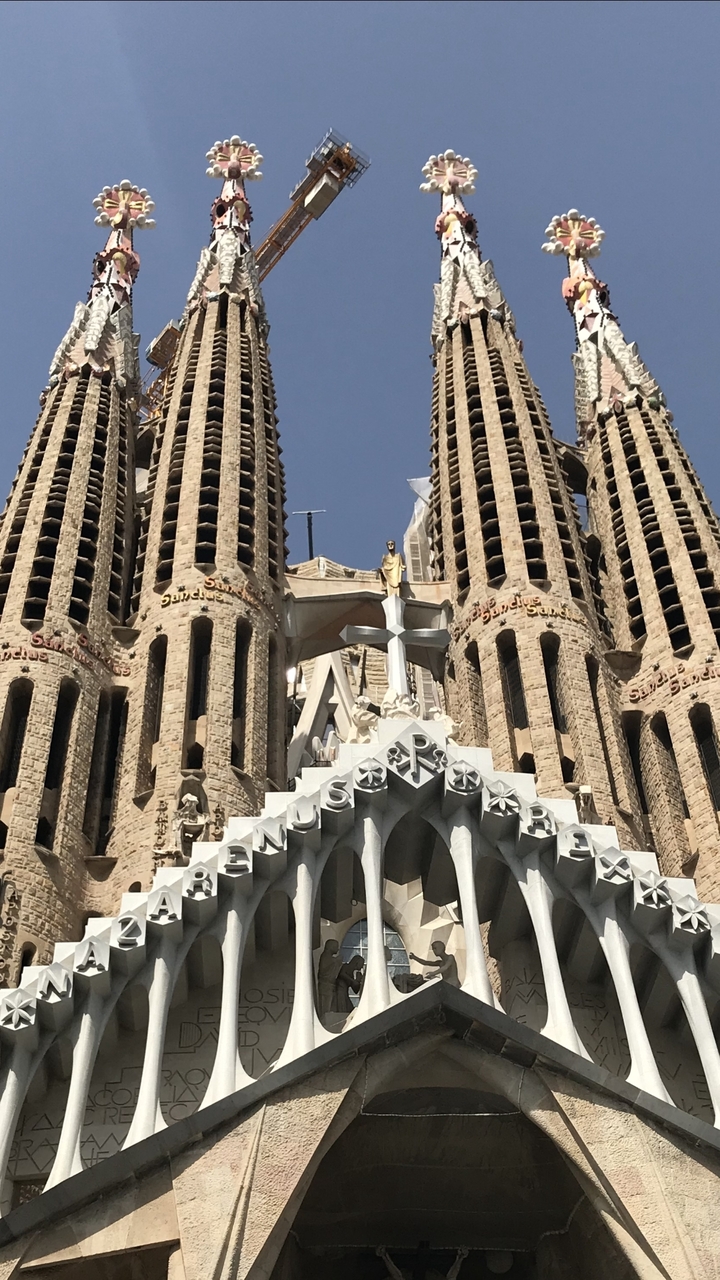 Vue détaillée de l'architecture de la Sagrada Família.