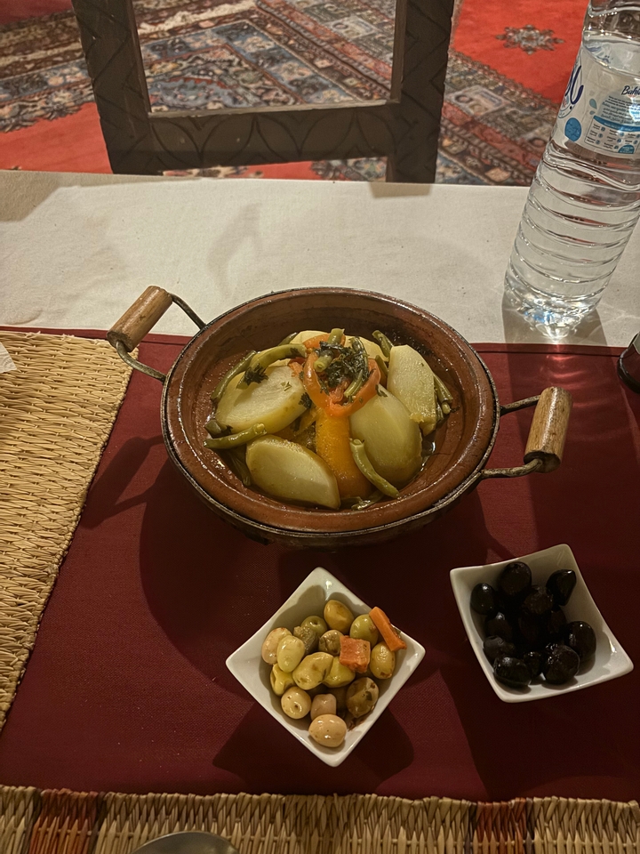 Plat traditionnel marocain aux légumes.