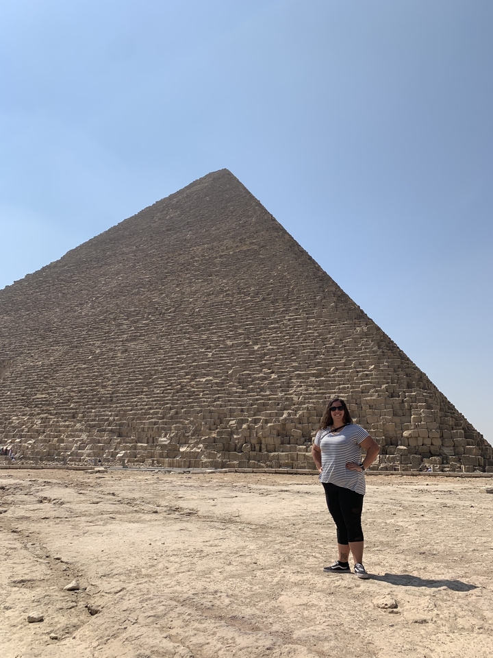 Tourist in front of the Great Pyramid of Giza.