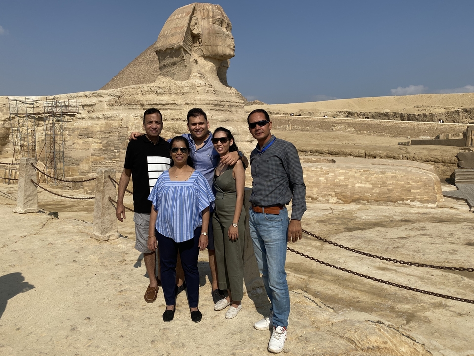 Photo de groupe devant le Sphinx.