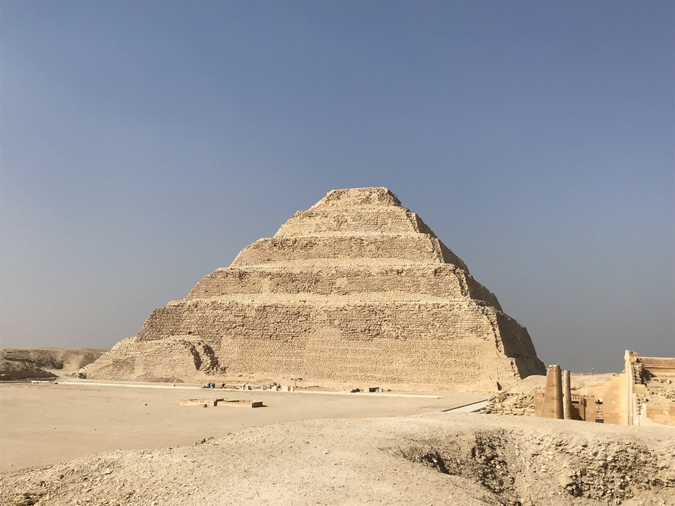 Pyramide à degrés avec vue panoramique.