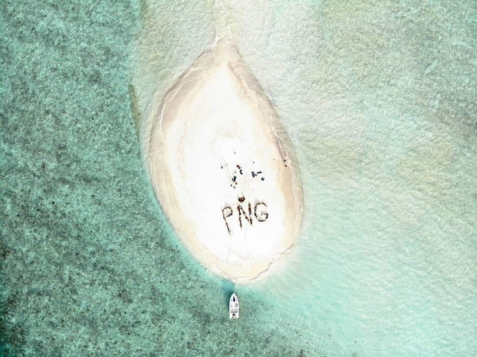 Vue aérienne d'un banc de sable avec le mot PNG dessus.