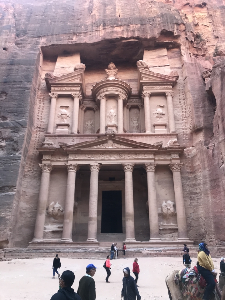 Le Trésor de Pétra taillé dans les falaises de grès rose.