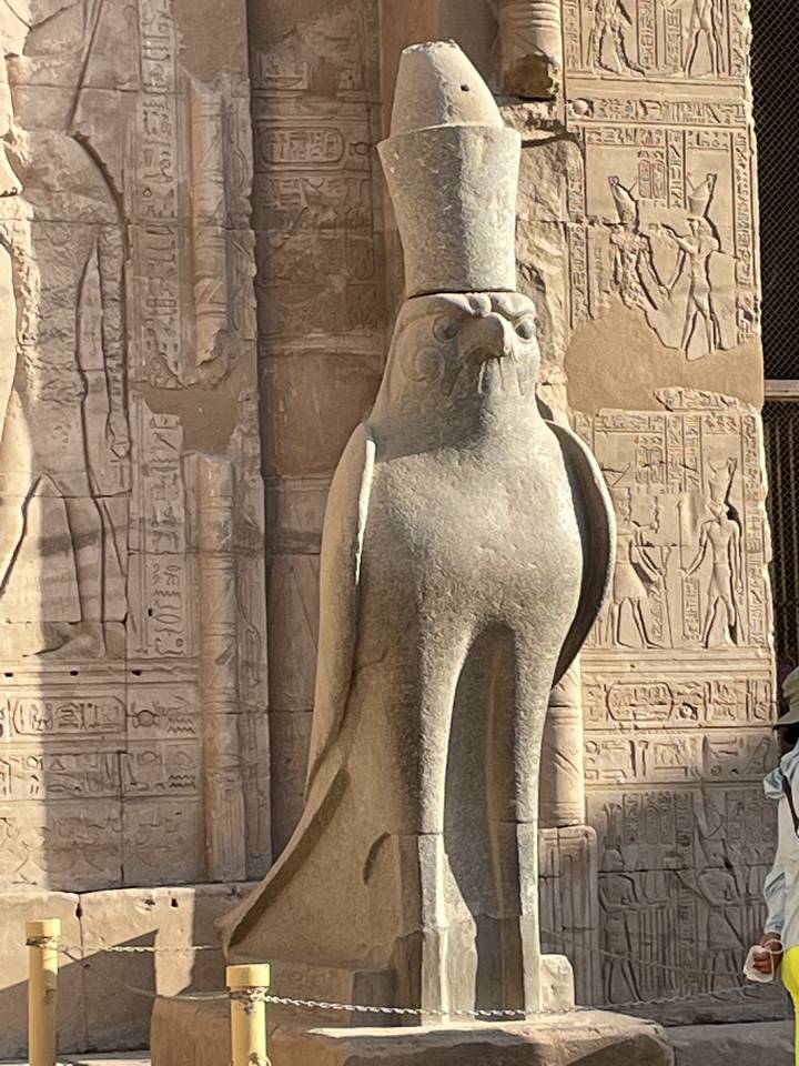 Statue d'une divinité de l'Égypte antique