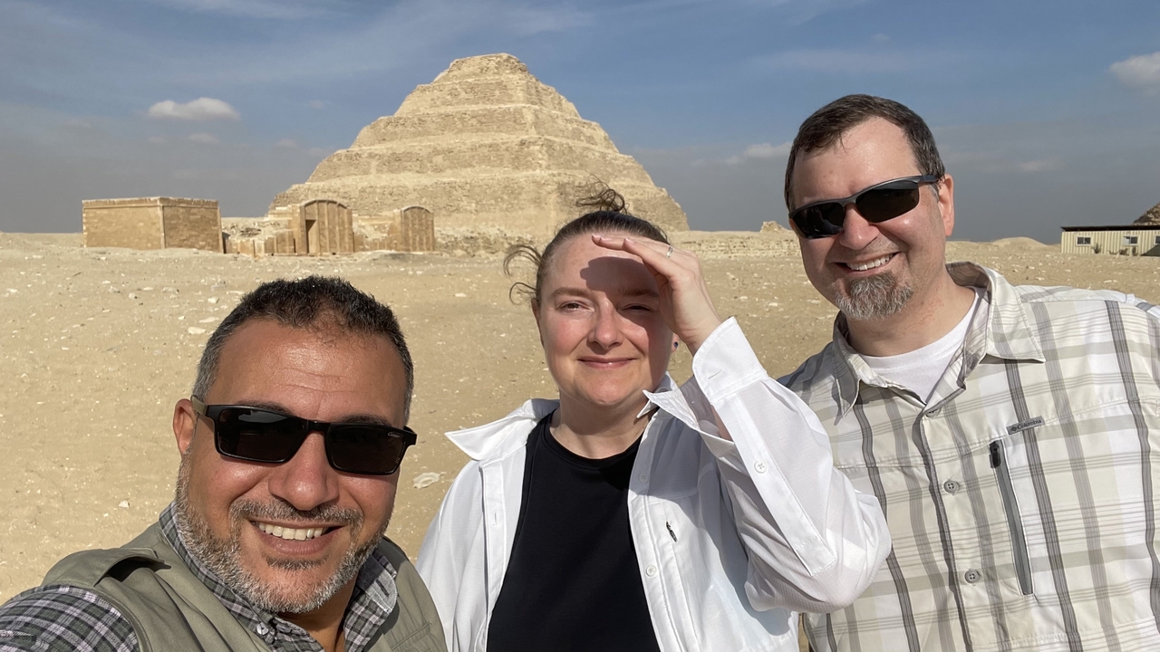 Visite guidée à la pyramide à degrés.