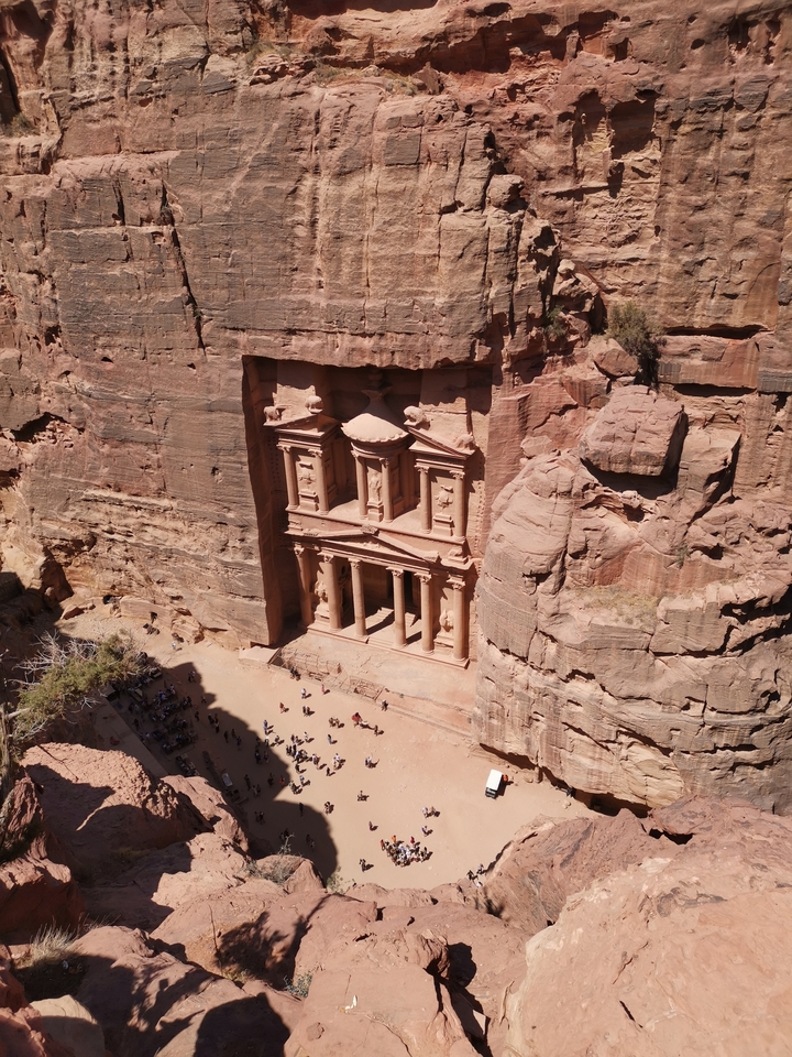 Al-Khazneh, le Trésor de Pétra, sculpté dans une falaise de grès.