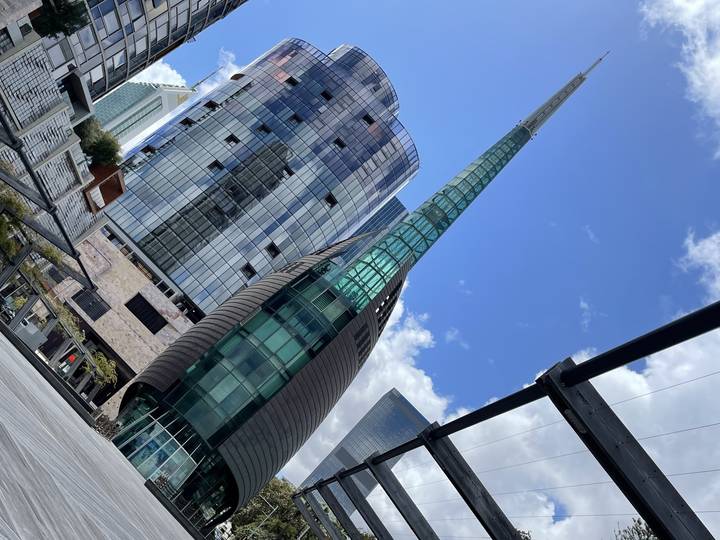 Architecture présentant des conceptions de tours modernes et uniques.