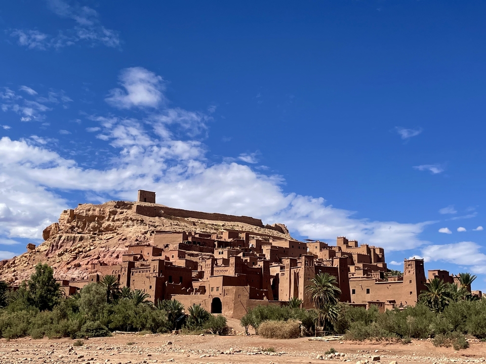 Aït Benhaddou, une cité historique en briques de terre crue sur une colline