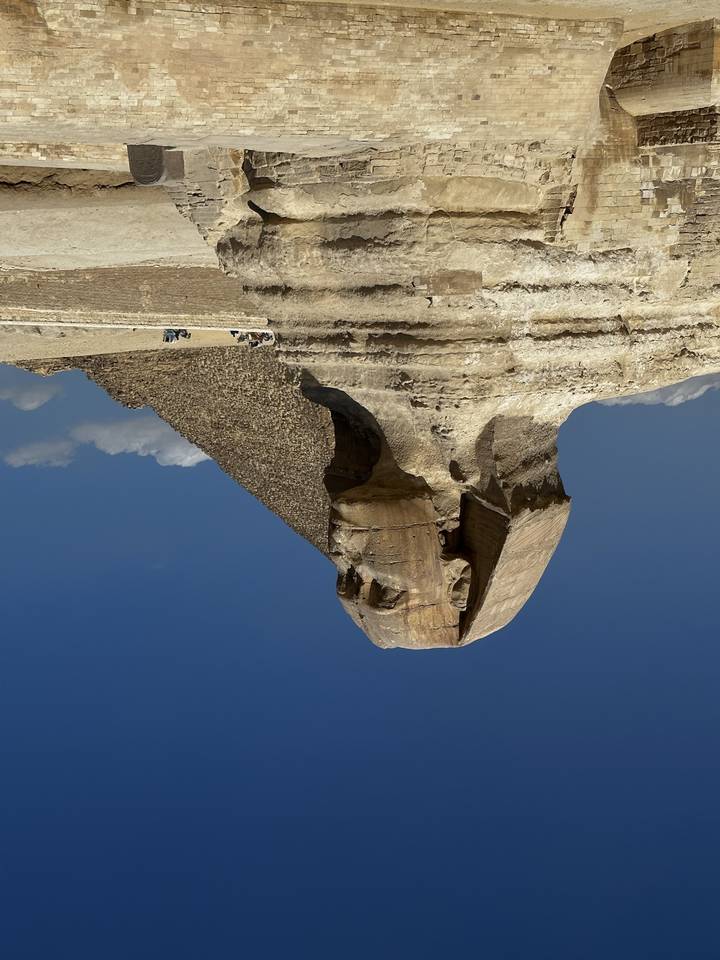 Gros plan du Sphinx et de la Pyramide en Égypte.