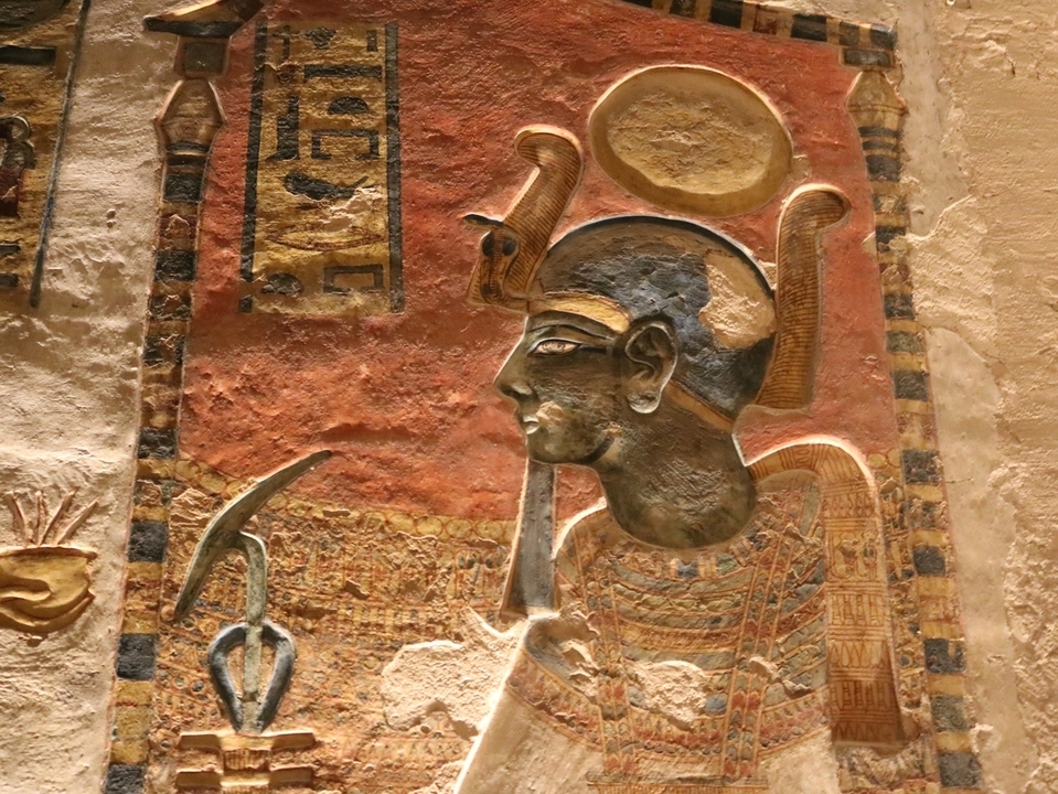 Gros plan de peintures murales de l'Égypte antique