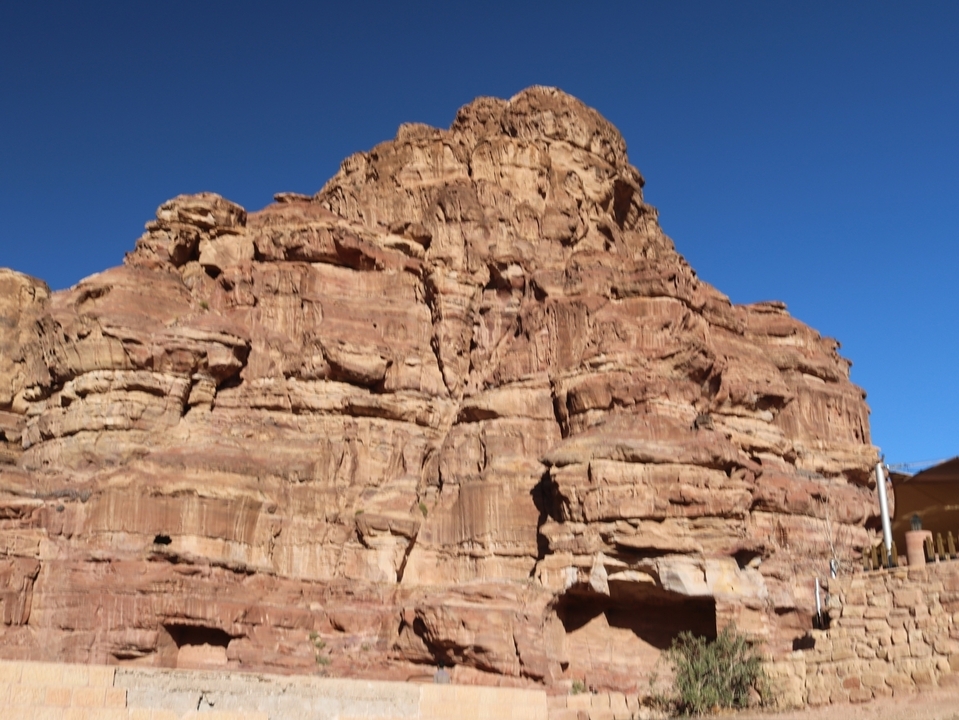 Formations rocheuses caractéristiques de l'architecture de Pétra