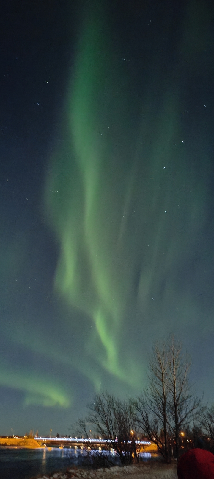 Blurry picture of the northern lights.