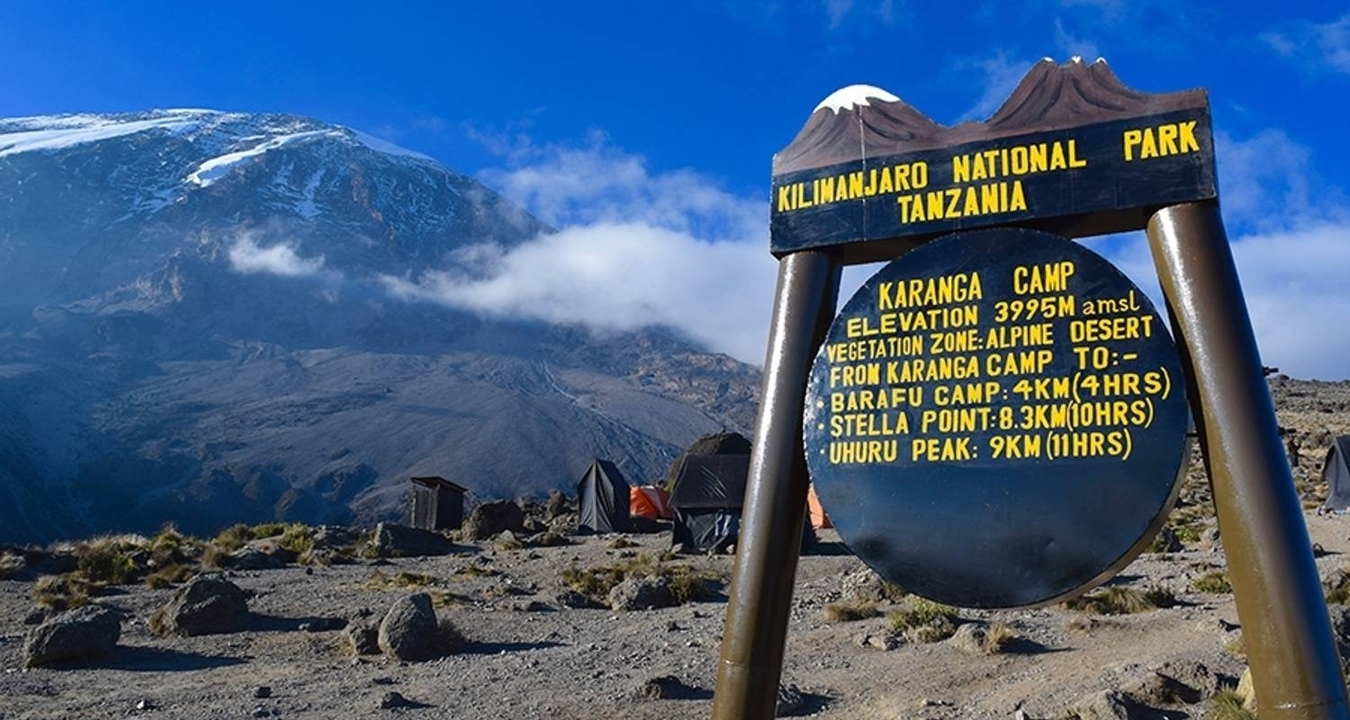 Letrero en el Campamento Karanga, Parque Nacional Kilimanjaro.