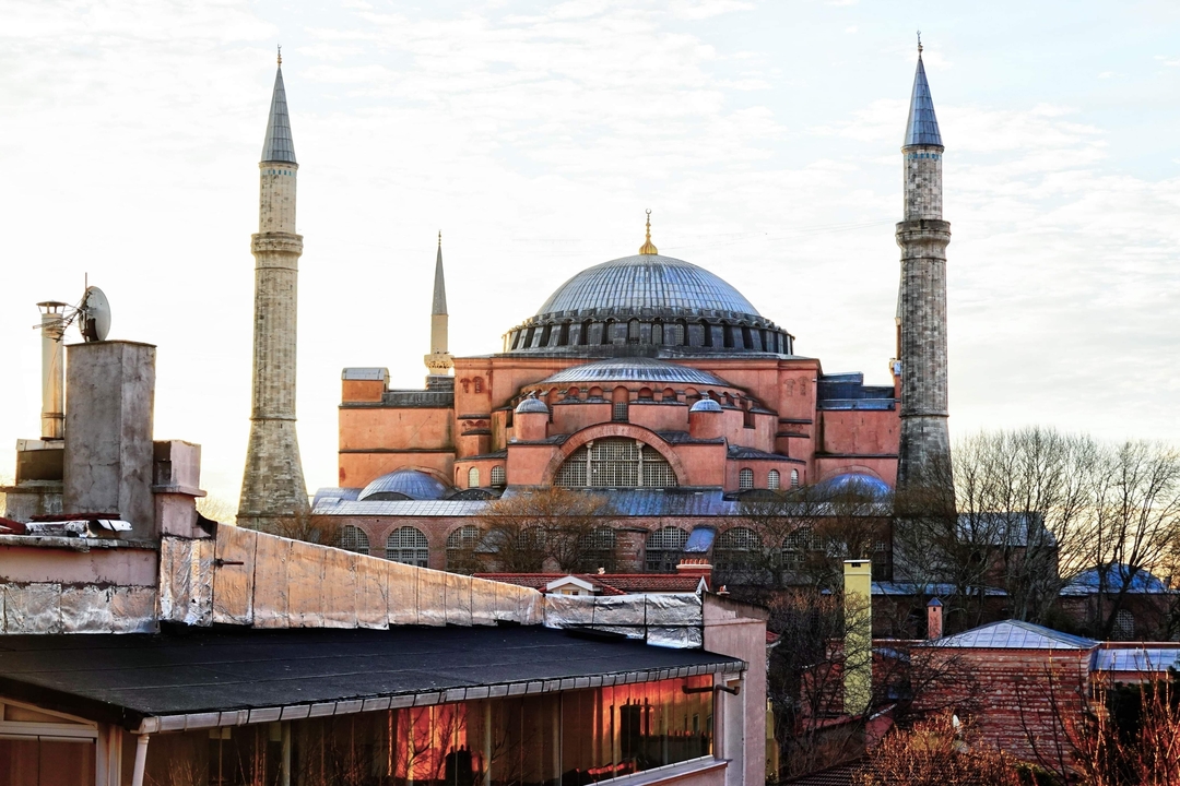 L'iconique Sainte-Sophie avec ses minarets se détachant contre le ciel.
