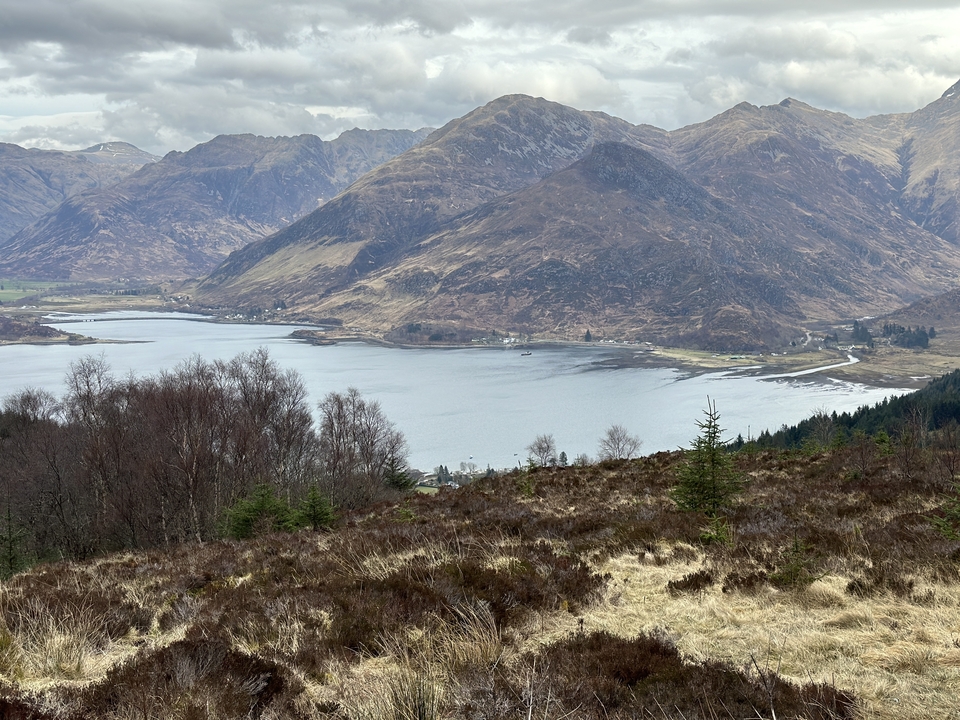 Scenic view of a lake surrounded by mountains.