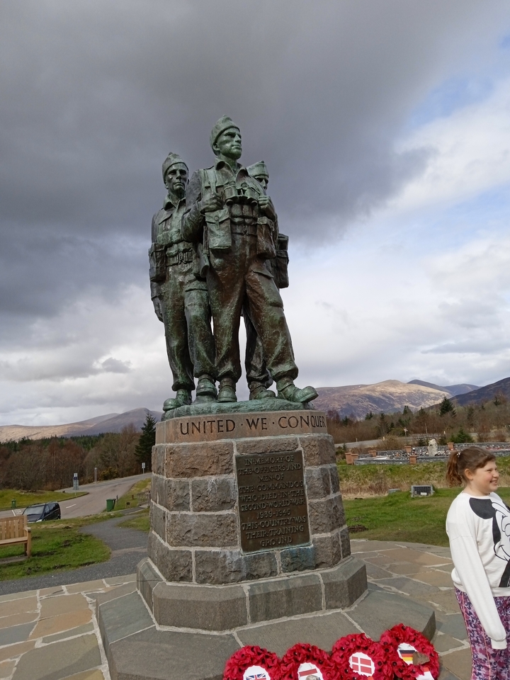 Statue with soldiers and an inscription.