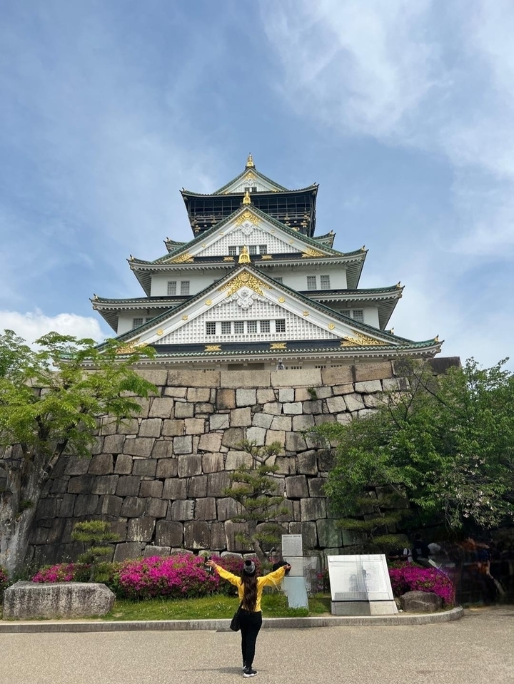 Grand château japonais traditionnel.