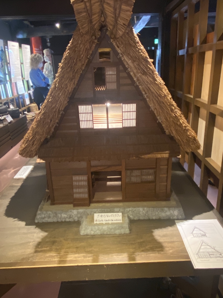 Maquette d'une maison japonaise traditionnelle de style gassho