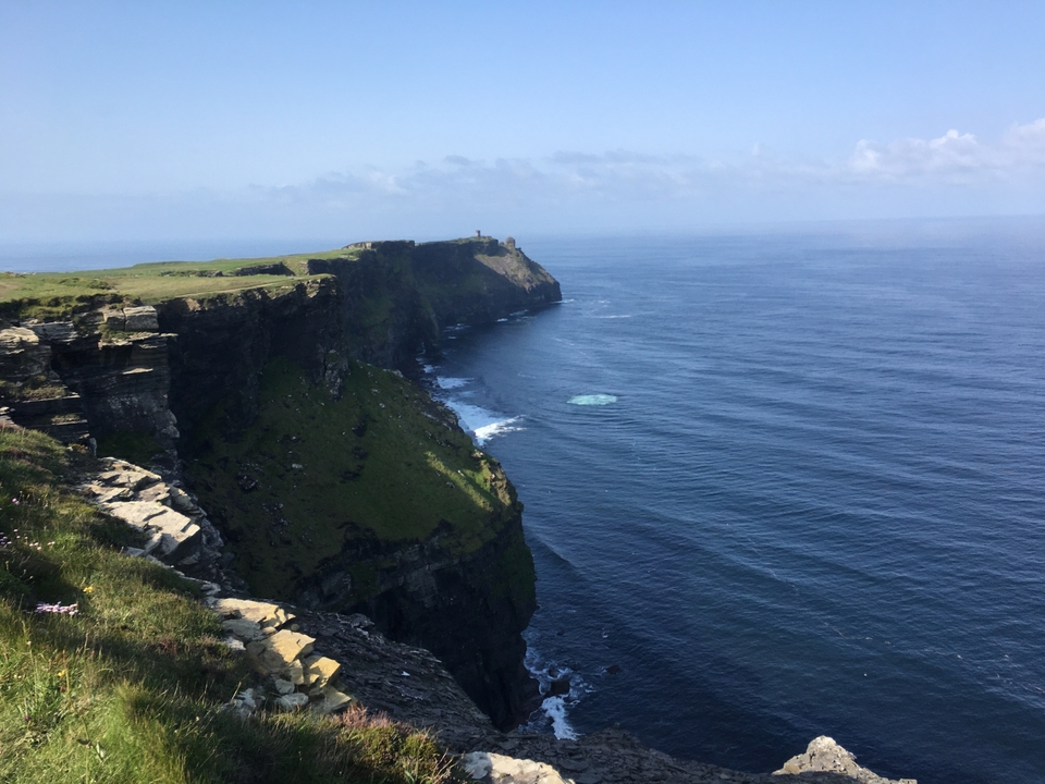 Falaises de Moher avec vues sur l'océan.