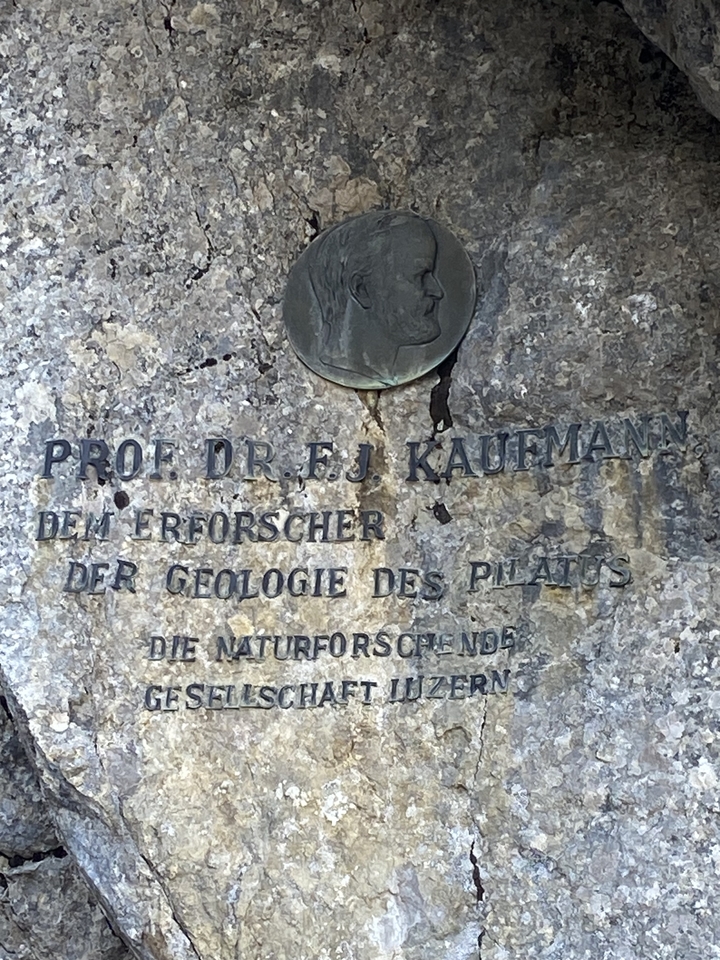 Plaque commémorative en langue allemande
