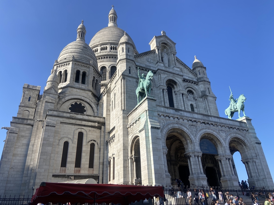 Basilique du Sacré-Cœur par une journée ensoleillée
