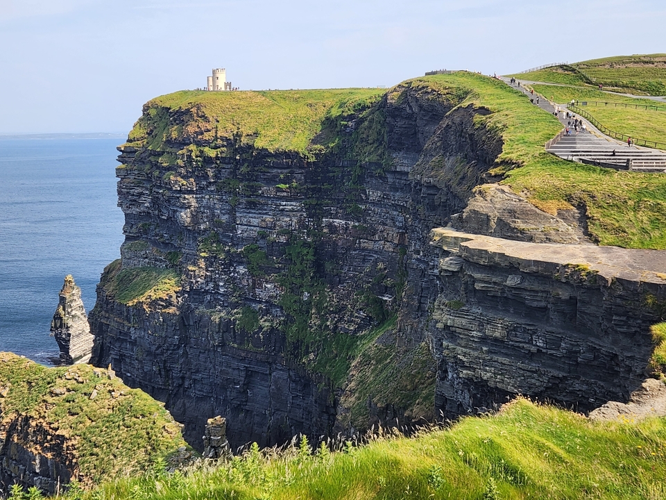 Falaises surplombant l'océan en Irlande.