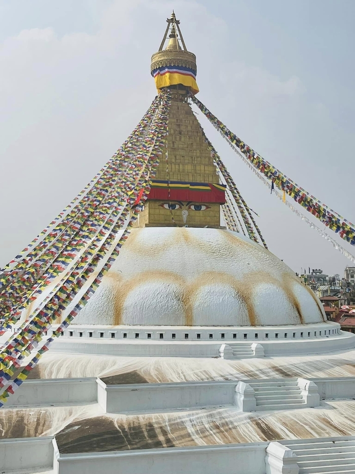 Gros plan du stupa de Boudhanath avec les yeux de Bouddha.