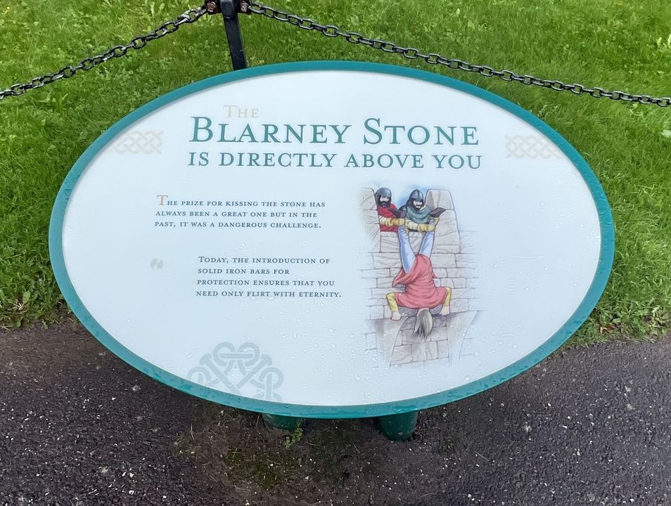 "Panneau sur l'histoire de la Pierre de Blarney."
(or alternatively: "Panneau concernant l'histoire de la Pierre de Blarney.")