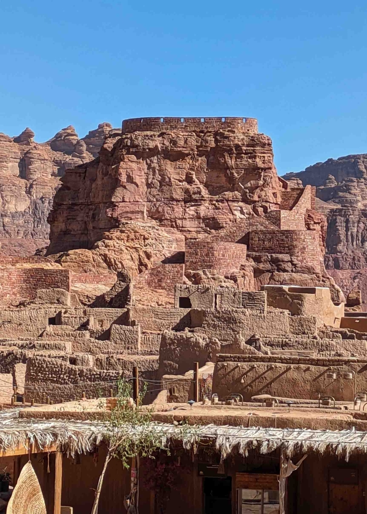 Ruines d'une ancienne cité rupestre.