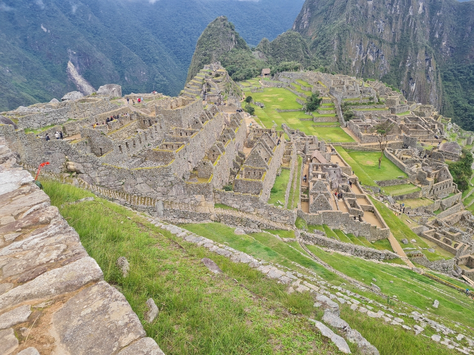 Vue panoramique des ruines antiques du Machu Picchu.
