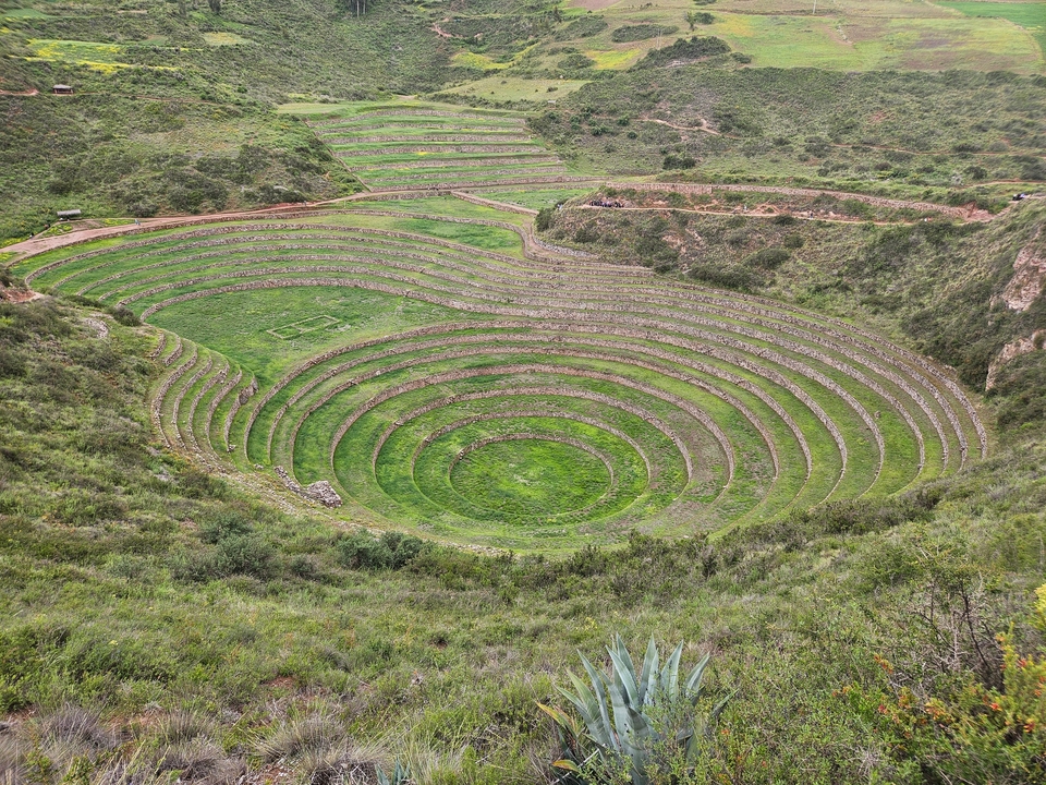 Terrasses agricoles circulaires à Moray, un site historique inca.