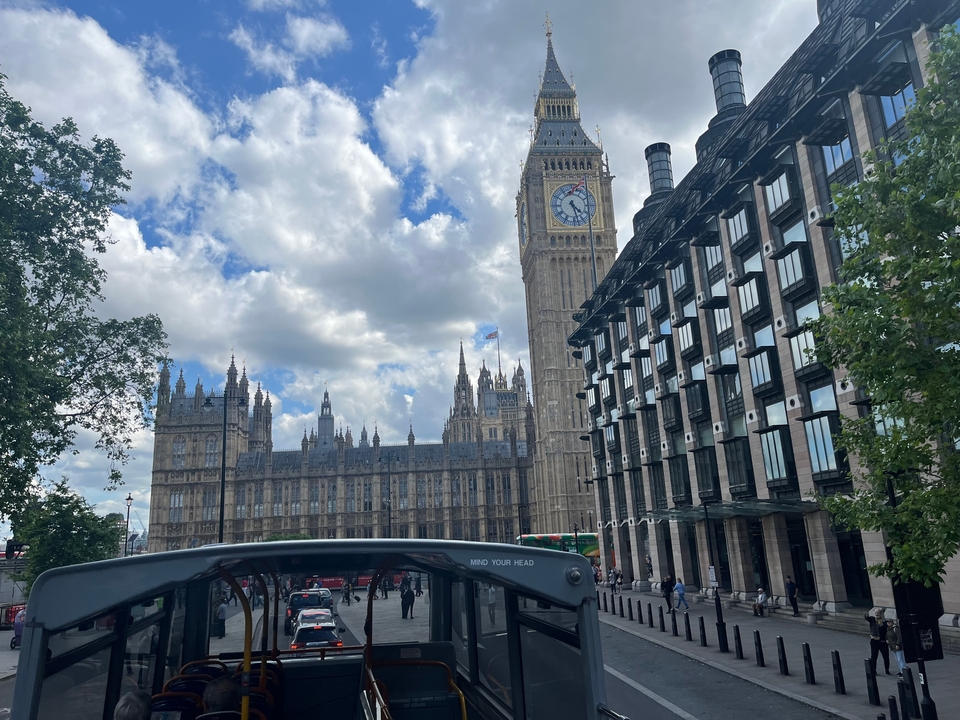 Vue de Big Ben et des Chambres du Parlement.