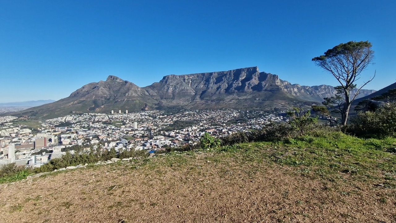 Vue aérienne du Cap et de la montagne de la Table.