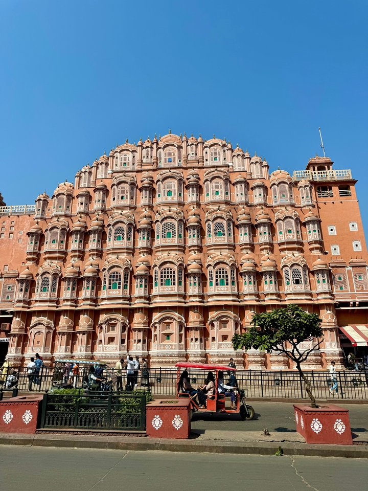 Belle façade du Hawa Mahal à Jaipur.