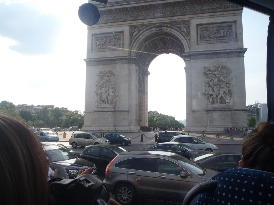 Arc de Triomphe with cars passing by.