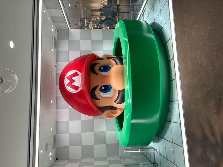 Statue géante de Mario