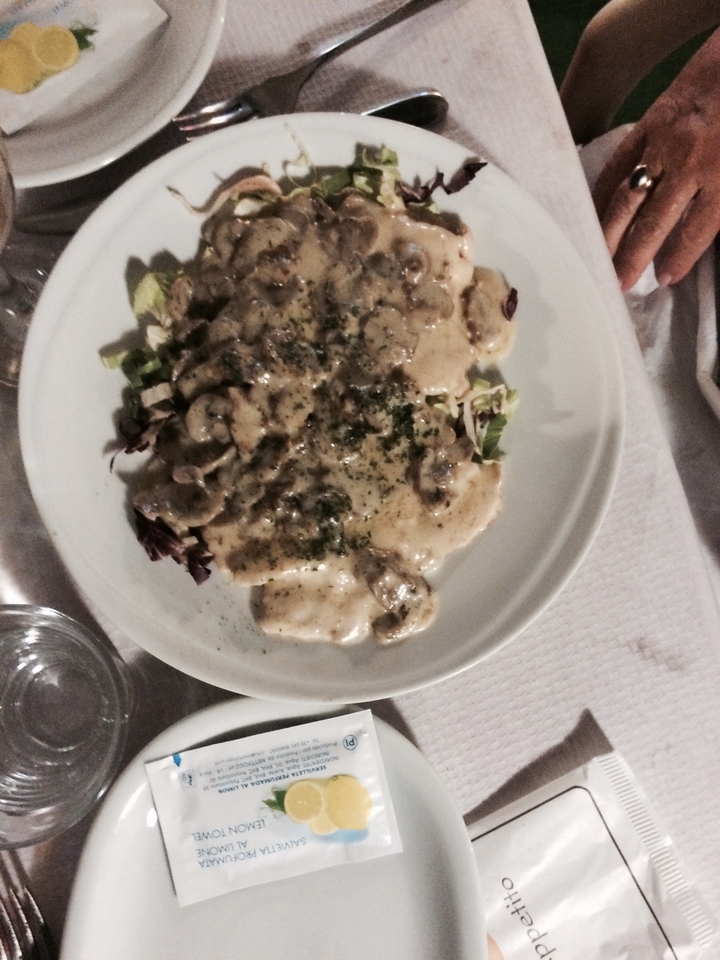 Accompagnez les pâtes crémeuses aux champignons.